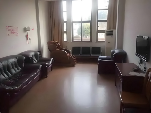 女王驾到，魔王千金求